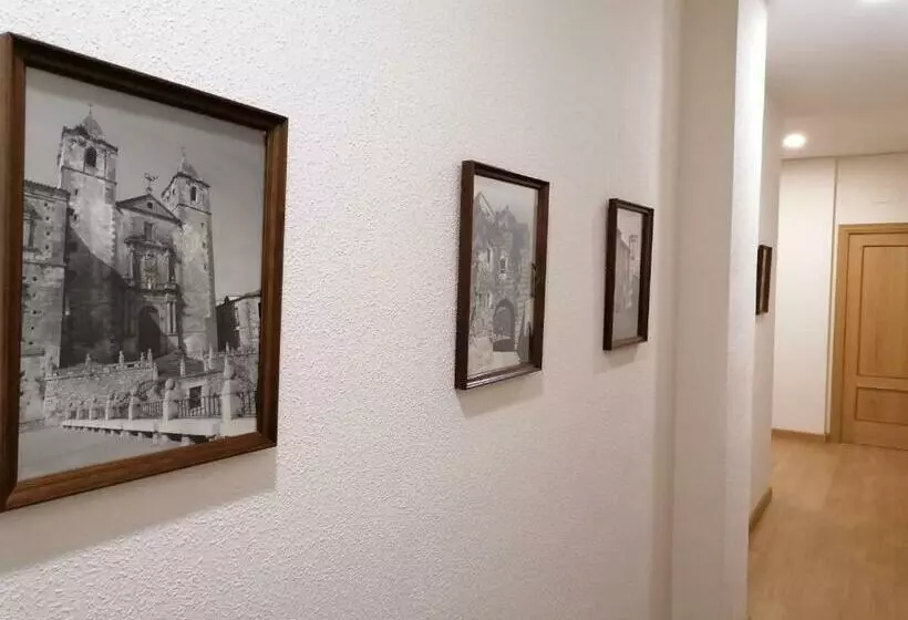 پانسیون Hostal Hernan Cortes