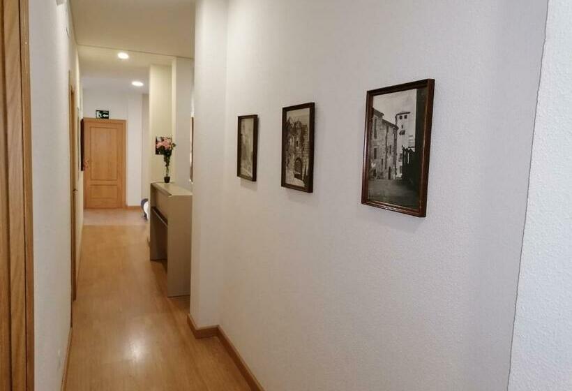 膳宿费 Hostal Hernan Cortes