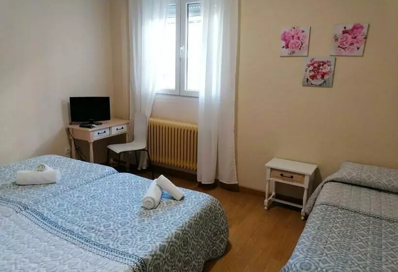 پانسیون Hostal Hernan Cortes