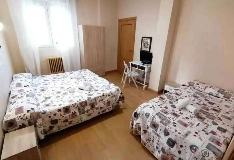 پانسیون Hostal Hernan Cortes