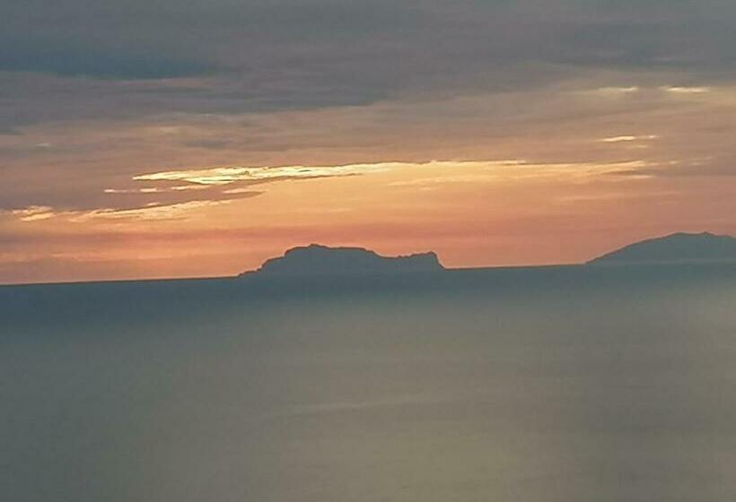 تختخواب و صبحانه Costa Blu