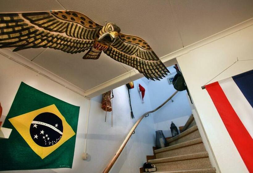 تختخواب و صبحانه The Cozy Little House