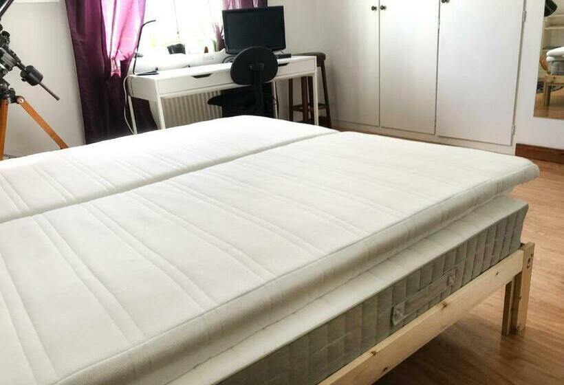 تختخواب و صبحانه The Cozy Little House