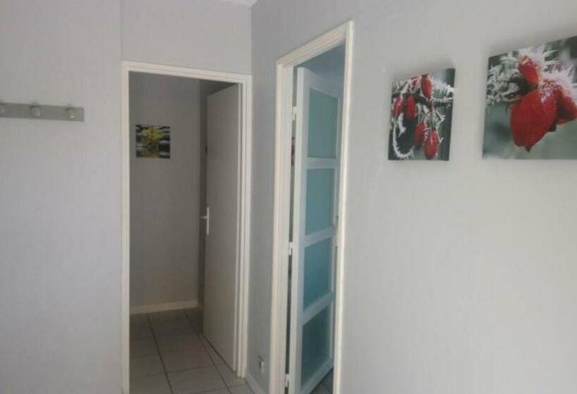 Пансион Logement Dans Une Pinède à Lambesc