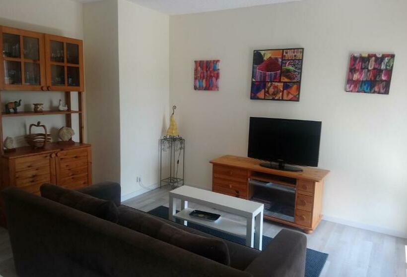 Пансион Logement Dans Une Pinède à Lambesc