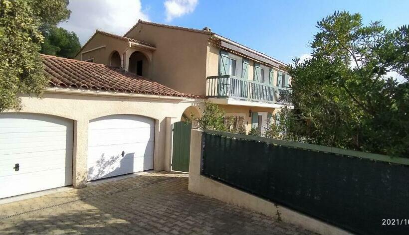 Пансион Logement Dans Une Pinède à Lambesc