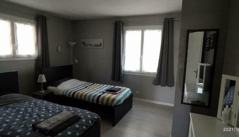 Пансион Logement Dans Une Pinède à Lambesc