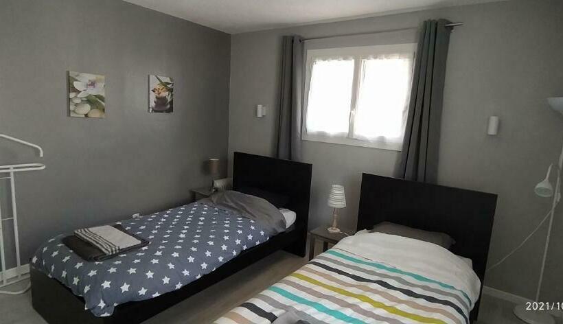 Пансион Logement Dans Une Pinède à Lambesc