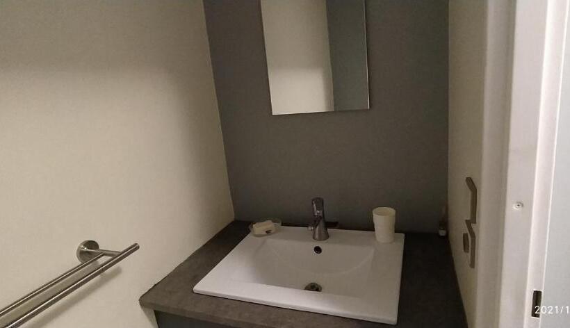 Пансион Logement Dans Une Pinède à Lambesc