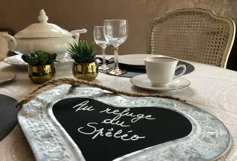 ベッドアンドブレックファースト Au Refuge Du Spéléo