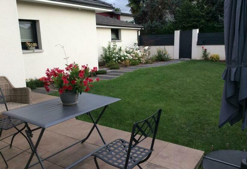 צימר Du Côté De Chez Paule, Chambre Avec Entrée Indépendante Et Salle D Eau Privative