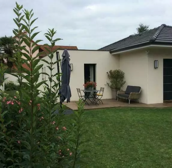 Aamiaismajoitus (B&B) Du Côté De Chez Paule, Chambre Avec Entrée Indépendante Et Salle D Eau Privative