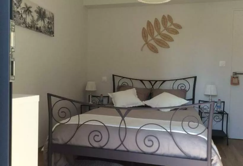 Aamiaismajoitus (B&B) Du Côté De Chez Paule, Chambre Avec Entrée Indépendante Et Salle D Eau Privative