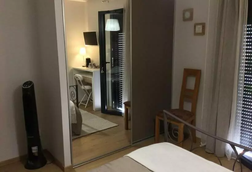 Aamiaismajoitus (B&B) Du Côté De Chez Paule, Chambre Avec Entrée Indépendante Et Salle D Eau Privative