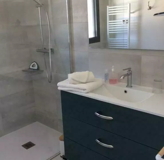 Aamiaismajoitus (B&B) Du Côté De Chez Paule, Chambre Avec Entrée Indépendante Et Salle D Eau Privative