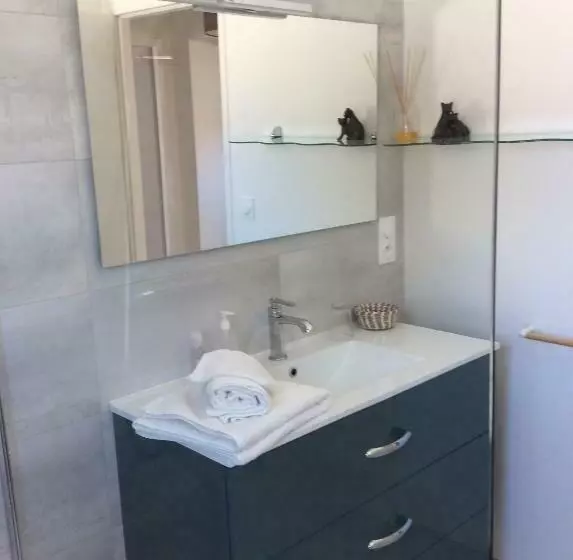 Aamiaismajoitus (B&B) Du Côté De Chez Paule, Chambre Avec Entrée Indépendante Et Salle D Eau Privative