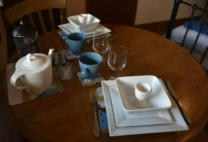 تختخواب و صبحانه Lyonshall Lodge