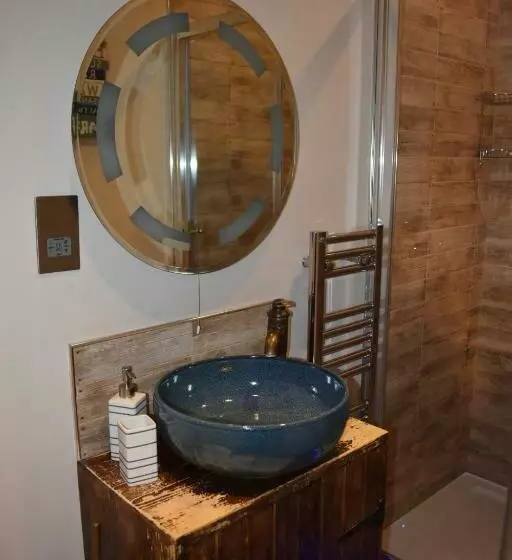 تختخواب و صبحانه Lyonshall Lodge