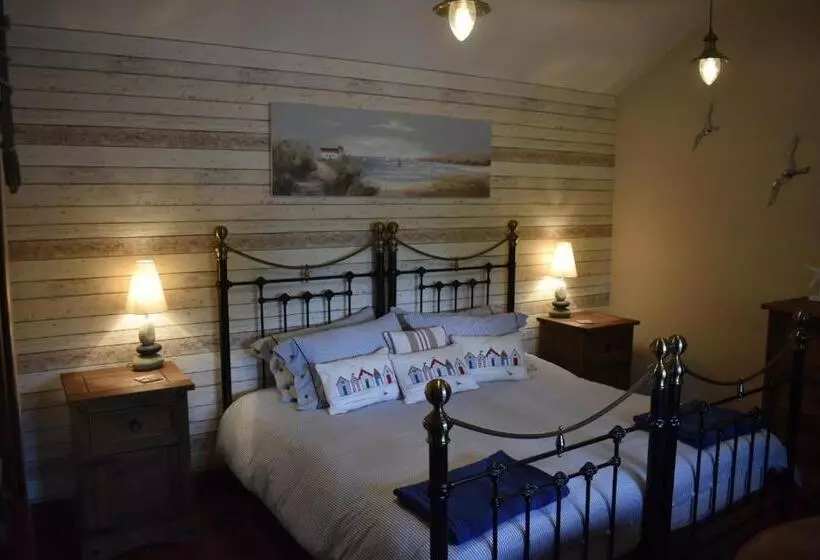 تختخواب و صبحانه Lyonshall Lodge