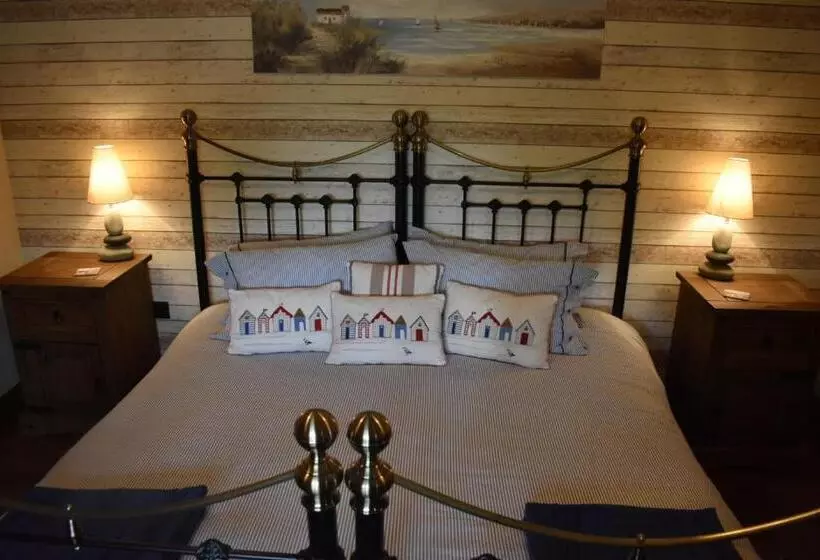 تختخواب و صبحانه Lyonshall Lodge