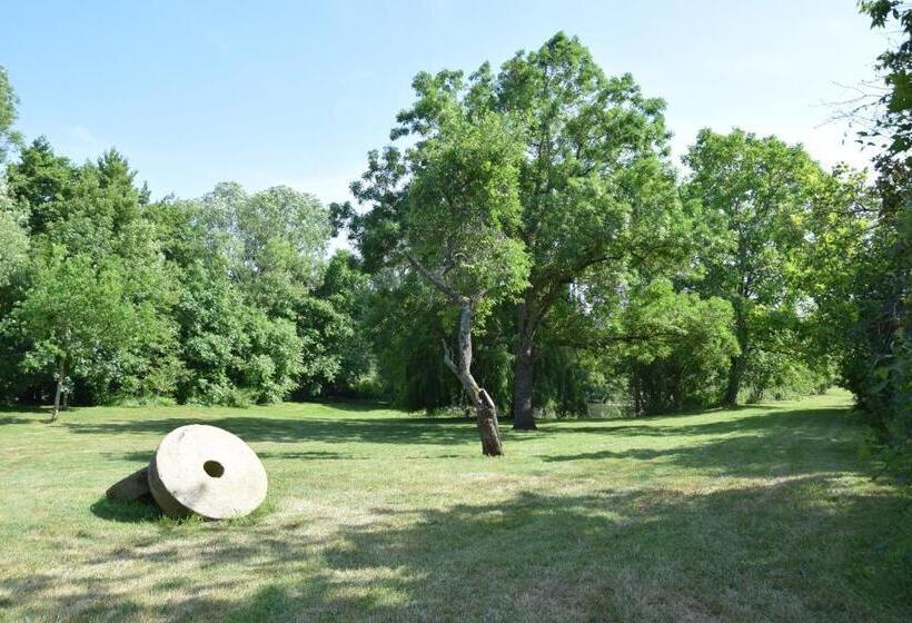 تختخواب و صبحانه Moulins De Clan