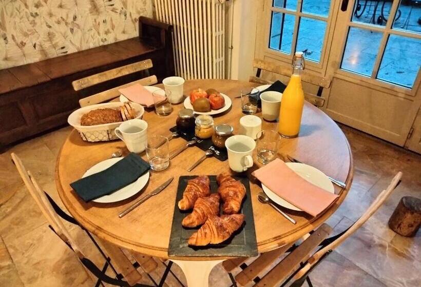 تختخواب و صبحانه Moulins De Clan