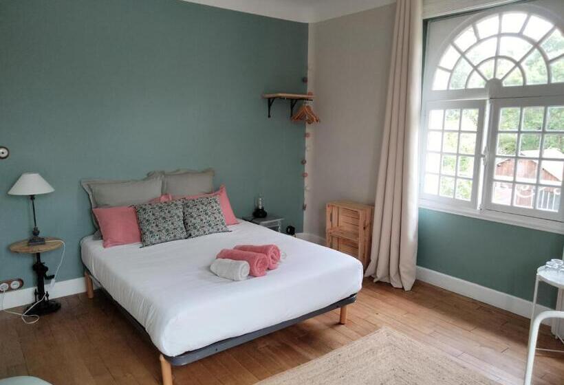 تختخواب و صبحانه Moulins De Clan