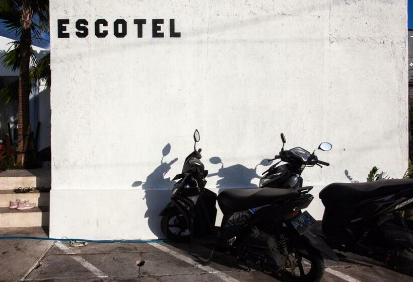 פנסיון Escotel Tempekan Guest House