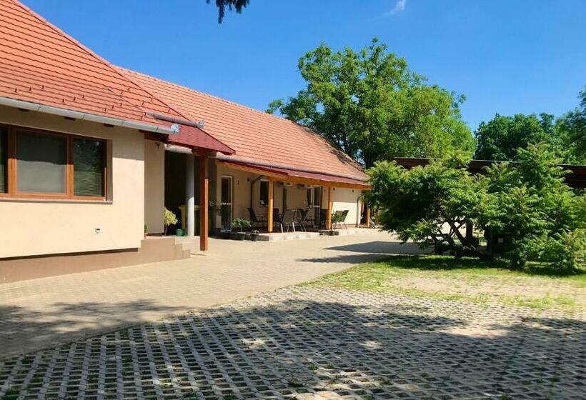 Пансион Léna Vendégház