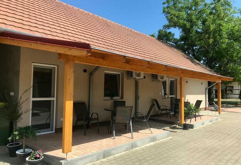 Пансион Léna Vendégház