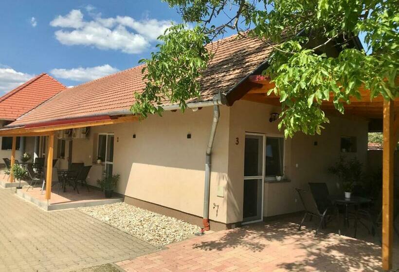 Пансион Léna Vendégház