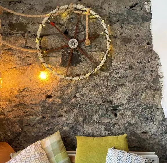 Retkeilymaja Harbour House Inn Newcastle, Northern Ireland