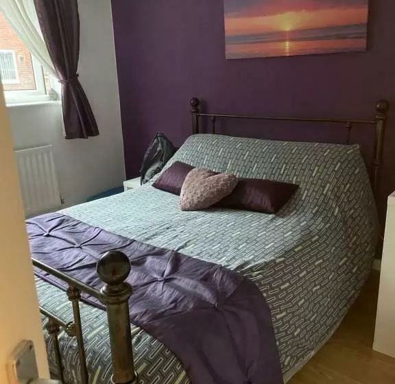 ベッドアンドブレックファースト Home From Home, Close To Redditch Hospital Abb