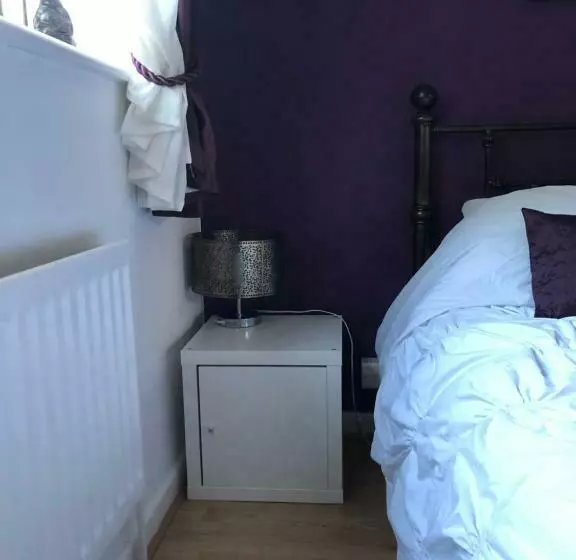 ベッドアンドブレックファースト Home From Home, Close To Redditch Hospital Abb