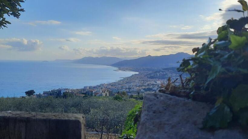 مبيت وإفطار La Gallina Nel Castello Citr Oo9002 Beb Oo11