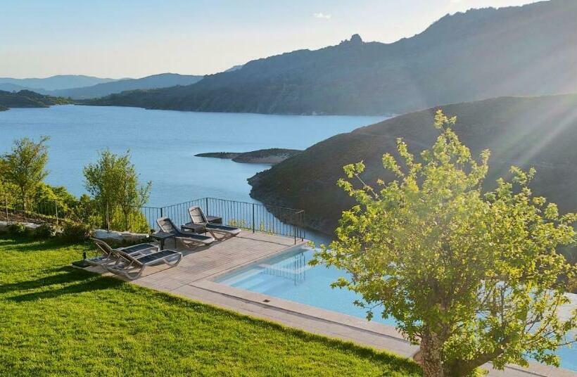 Отель Casa Albelo Do Gerês