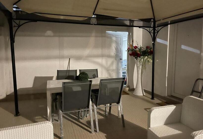 پانسیون Kerart House