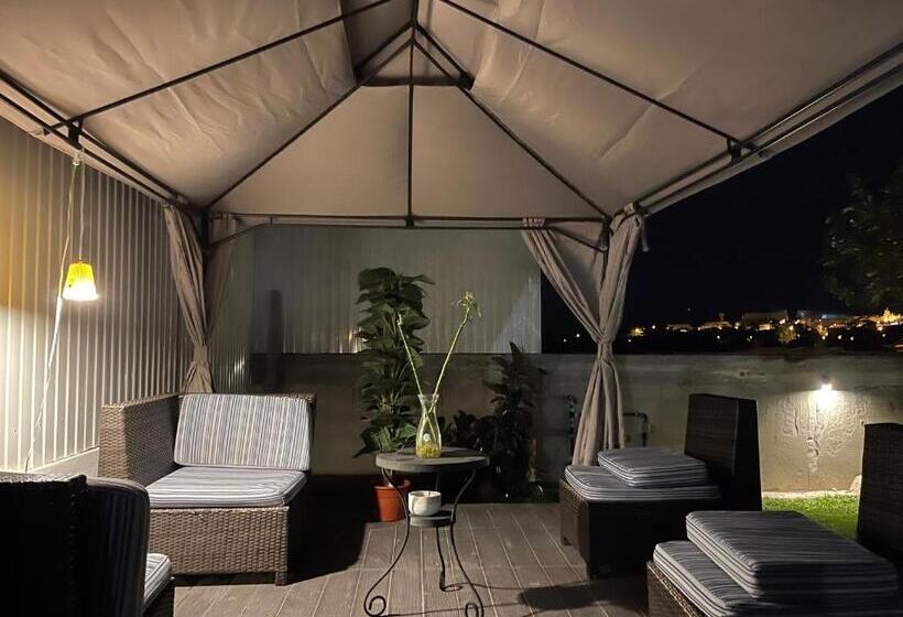 پانسیون Kerart House