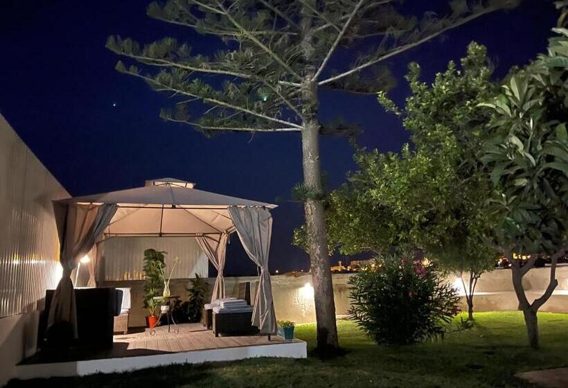 پانسیون Kerart House