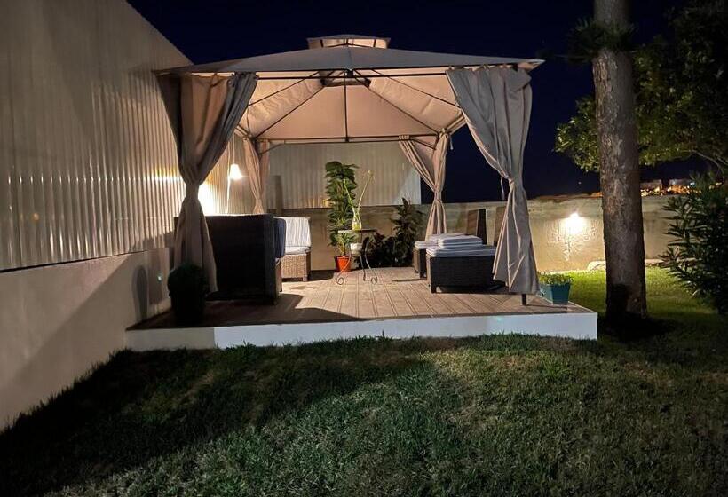 پانسیون Kerart House