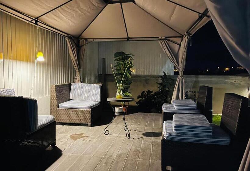 پانسیون Kerart House