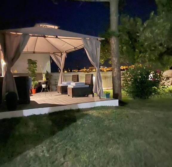 پانسیون Kerart House