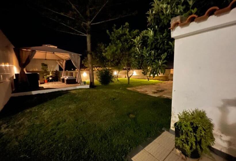 پانسیون Kerart House