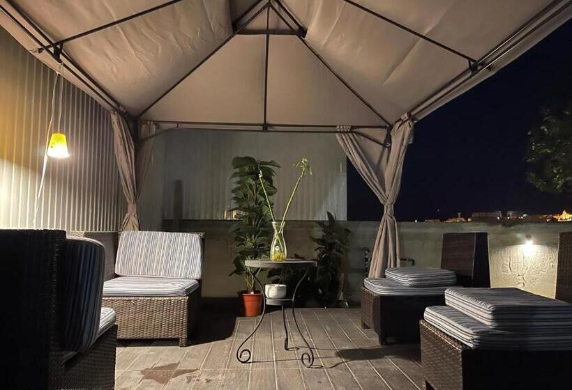 پانسیون Kerart House