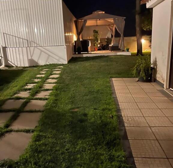 پانسیون Kerart House