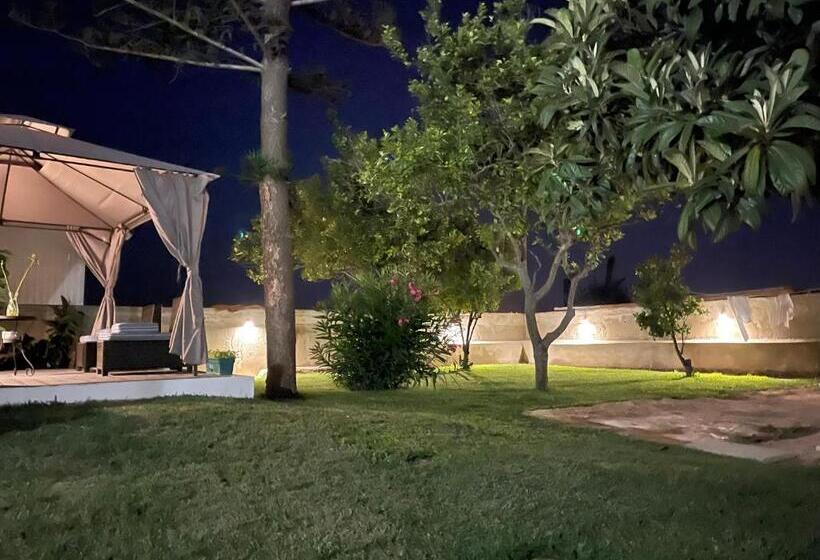 پانسیون Kerart House