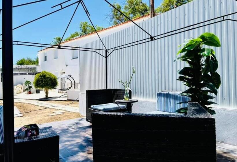 پانسیون Kerart House