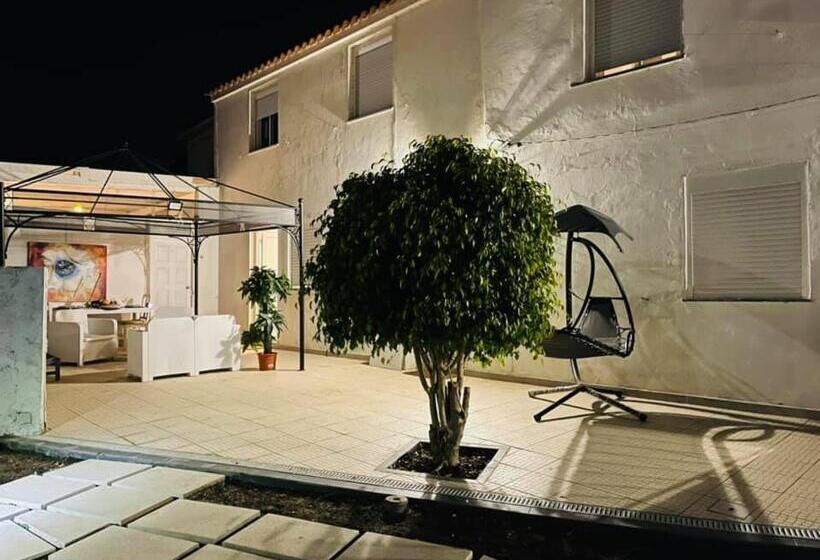 پانسیون Kerart House