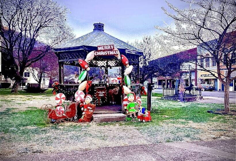 مبيت وإفطار Pine Mountain Inn