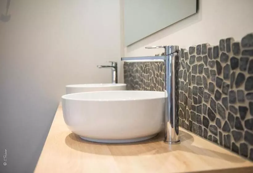 Majatalo La Doloreanne